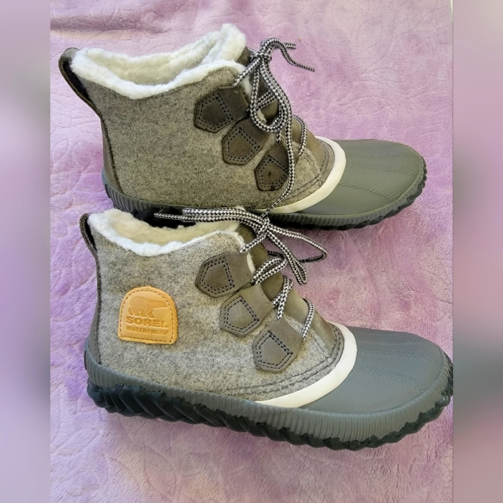 NWOT never worn  Sorel Joan of Arc rain/snow ankle boots